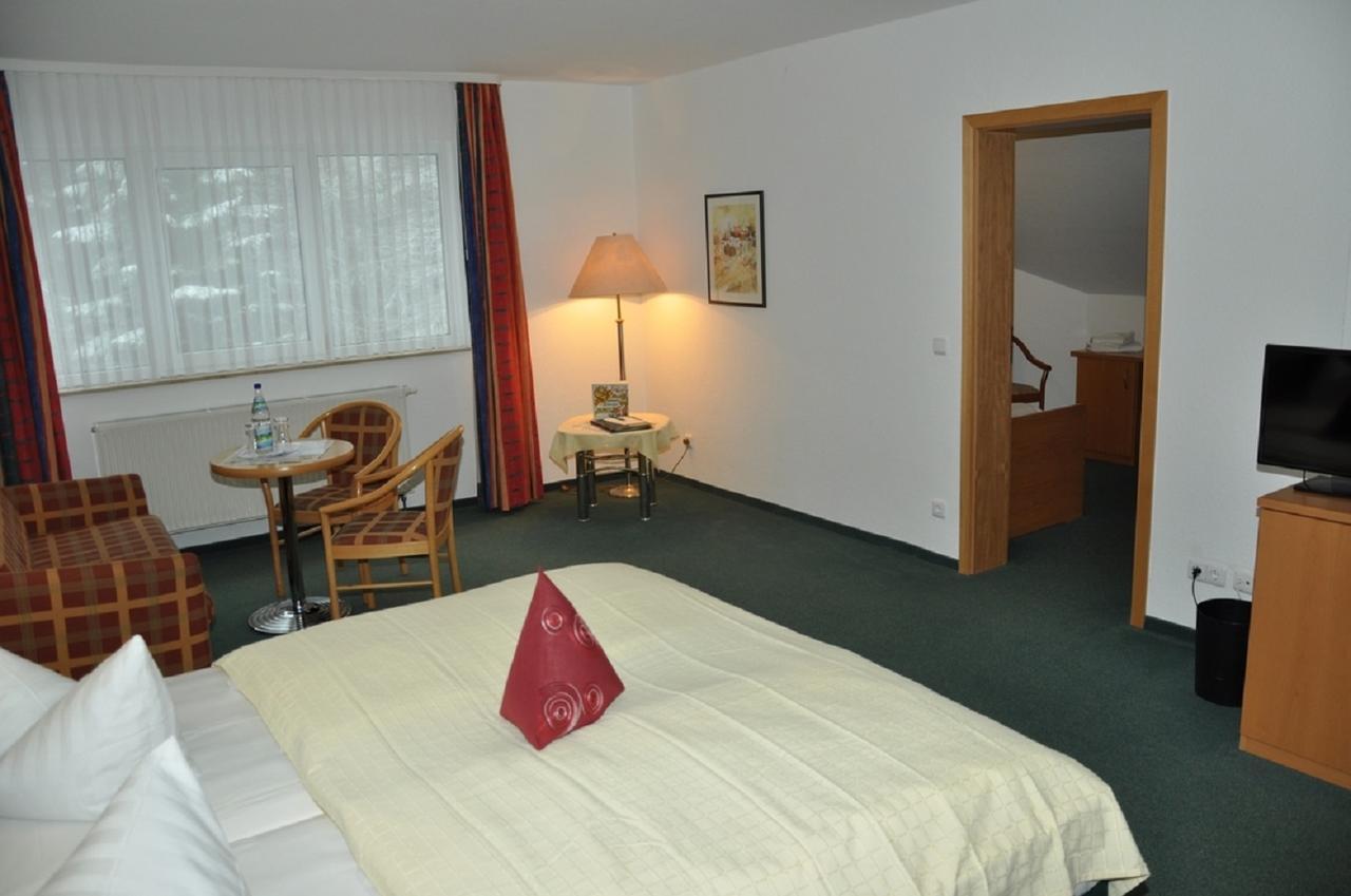 Hotel Am Wald - garni - Elgersburg Exteriör bild