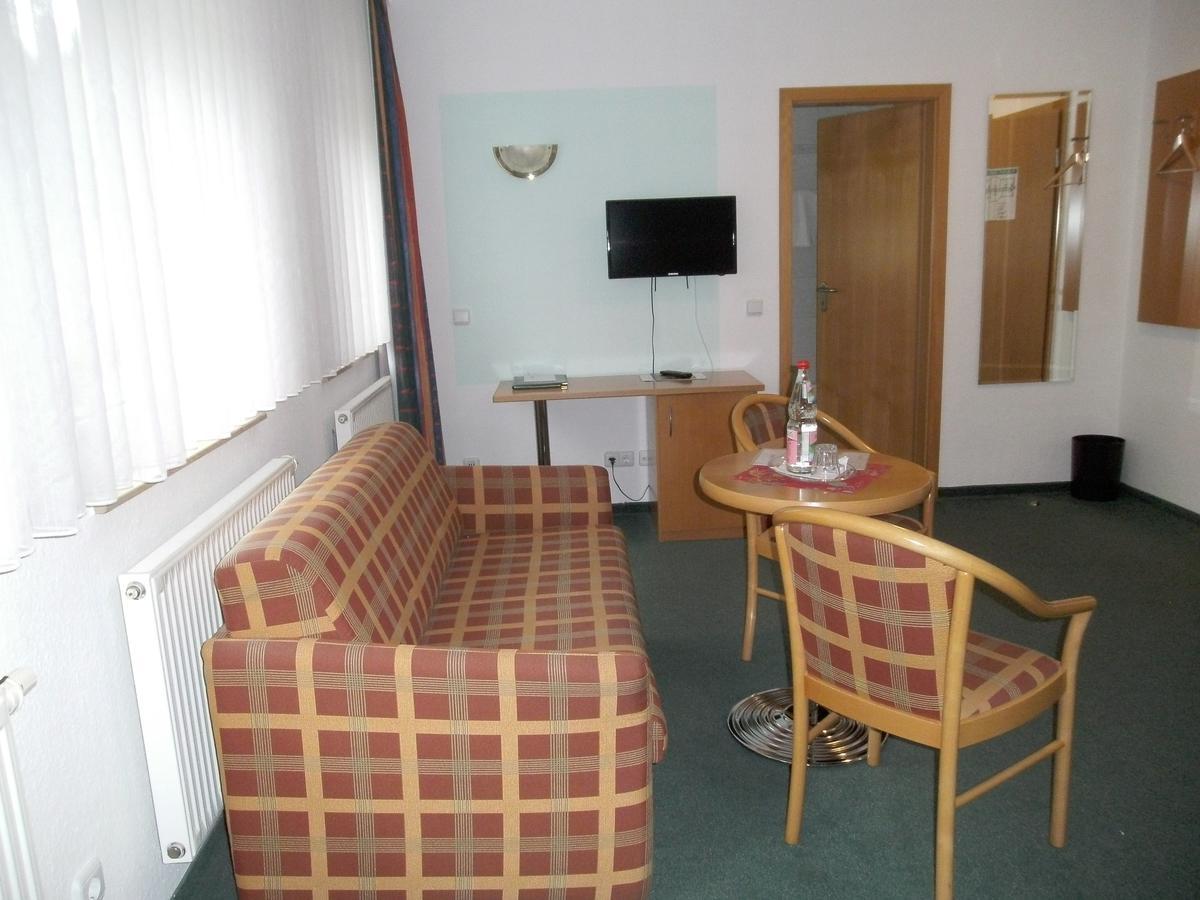 Hotel Am Wald - garni - Elgersburg Exteriör bild